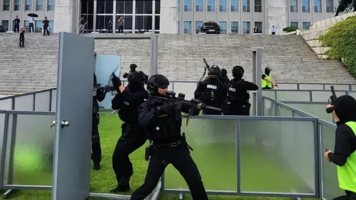 La policía surcoreana reveló  que varios periódicos nacionales recibieron un correo electrónico de una cuenta aparentemente japonesa advirtiendo sobre la instalación de varias bombas.