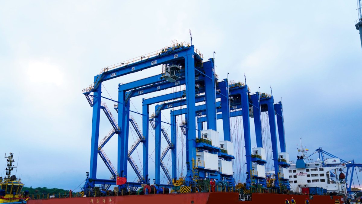 La llegada de las grúas busca abaratar costos de combustible y ser amigable con el medio ambiente.