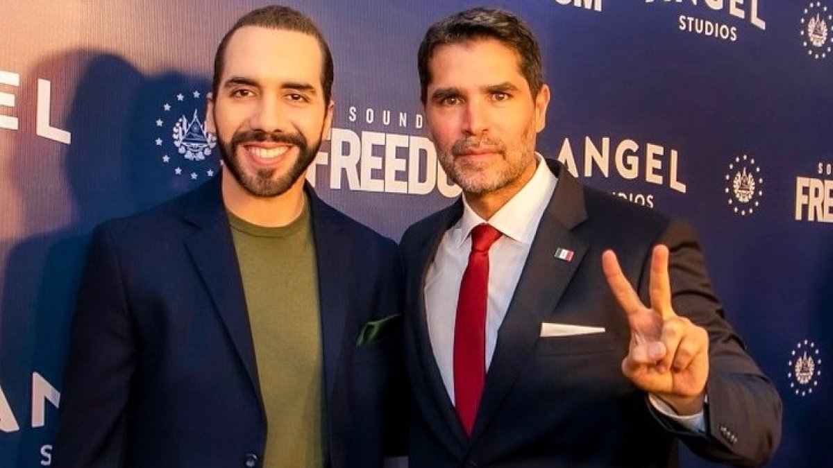 Eduardo Verástegui con el presidente de El Salvador, Nayib Bukele.