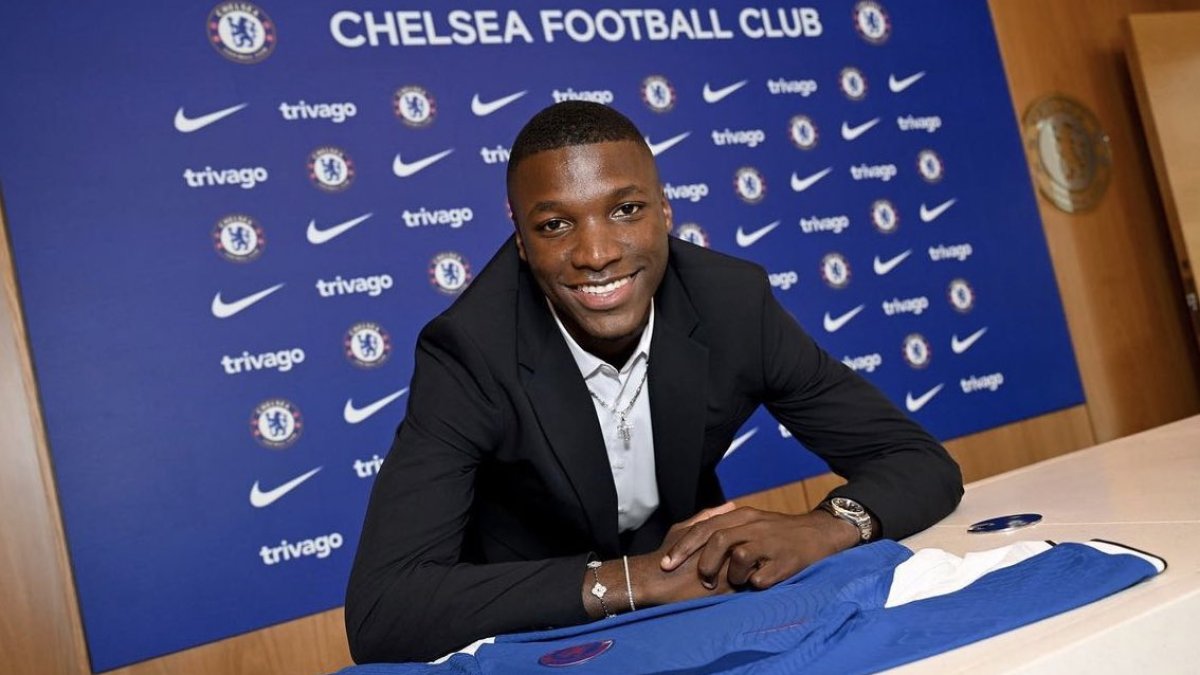 Caicedo firmó contrato con los 'blues' hasta 2031.