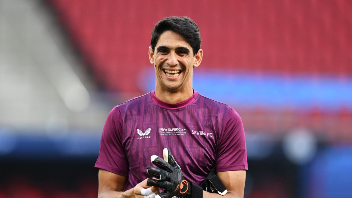 Bono debería jugar con el Sevilla ante el Manchester City la final de Supercopa de Europa.