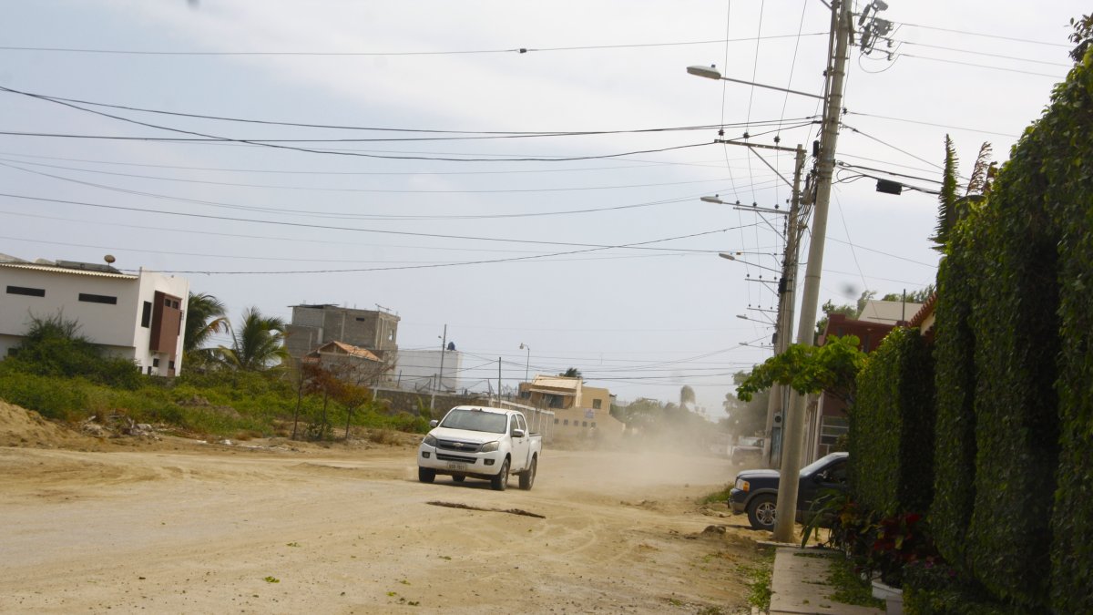Polvo. En La Milina, Costa de Oro, la Carolina y Puerta del Sol las calles no han sido pavimentadas en años
