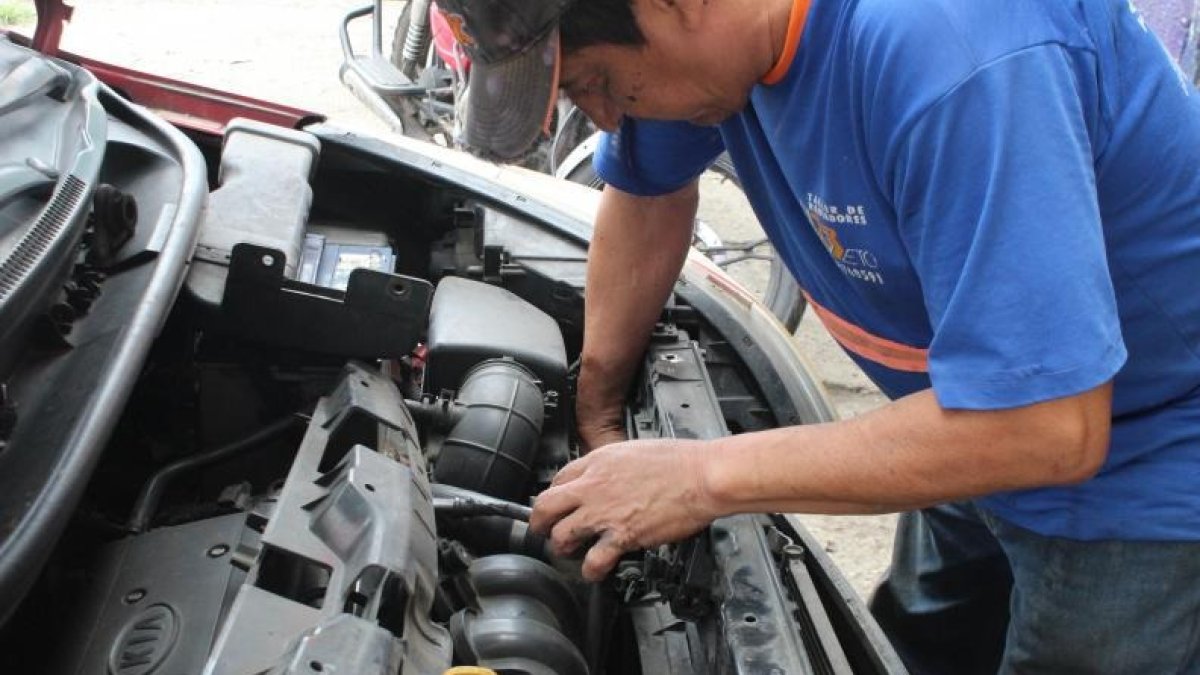 El radiador  del vehículo debe ser revisado cada año, según expertos.