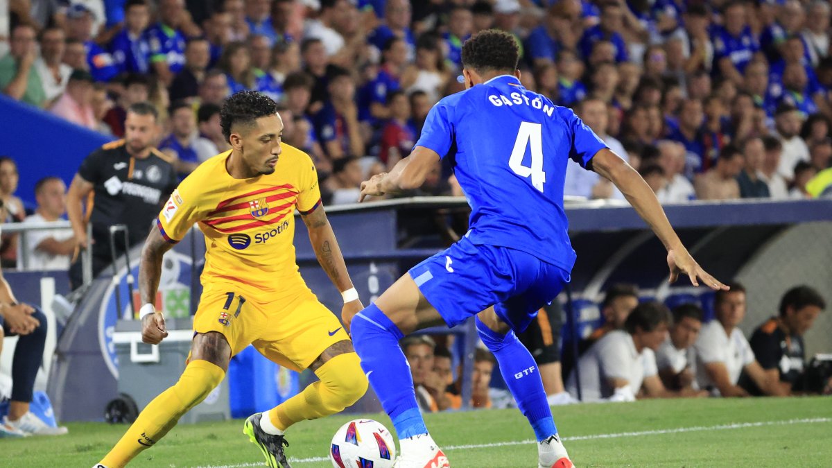 El extremo brasileño vio la tarjeta roja por una fuerte entrada al rival.