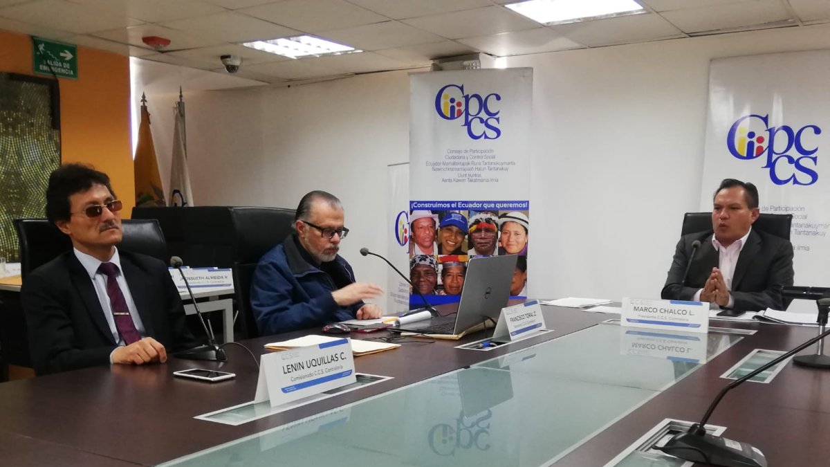 Marco Chalco, titular de la comisión ciudadana, socializó los parámetros para la fase de méritos.