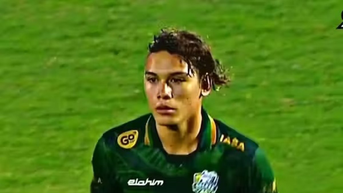 Con apenas 15 años, Erick Zambrano debutó en el futbol profesional.