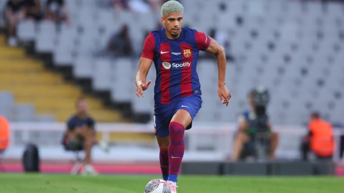 El zaguero uruguayo tiene una lesión en el bíceps femoral de la pierna izquierda.