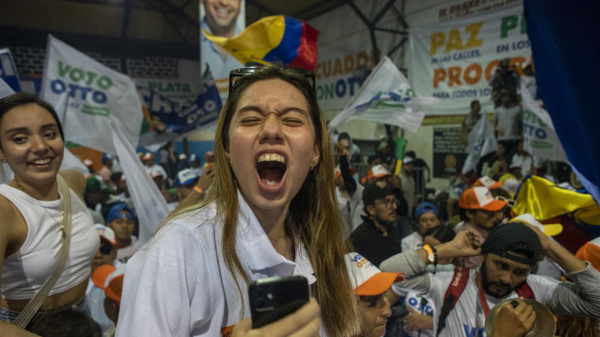 Campaña: Simpatizantes del candidato presidencial Otto Sonnenholzner en un mitin.
