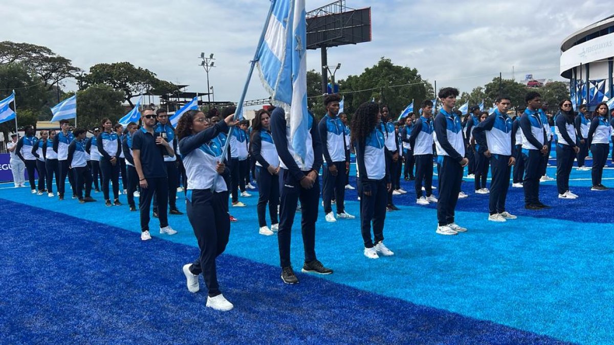 Britany Moncayo fue designada abandera para Chimborazo.