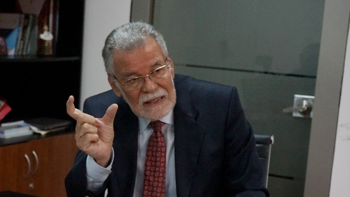 Pita también se ha desempeñado en el sector privado. Fue presidente de la Cámara de Construcción de Guayaquil.