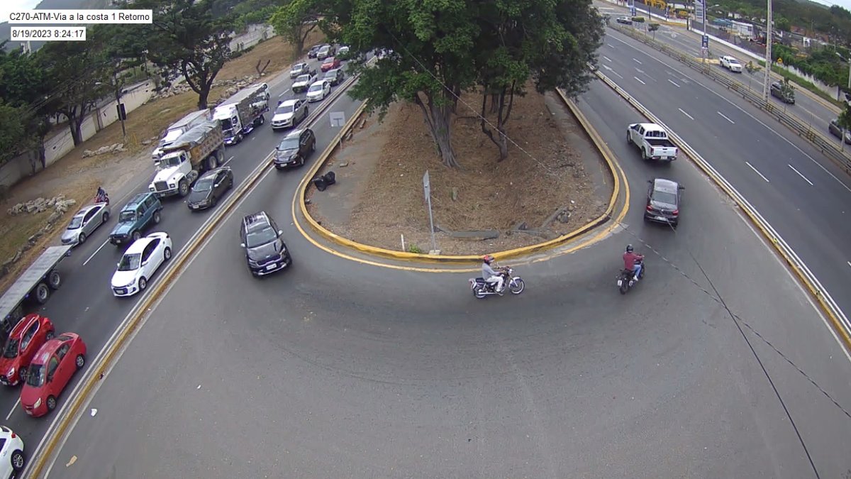 El flujo vehicular con sentido al peaje también se caotizó.