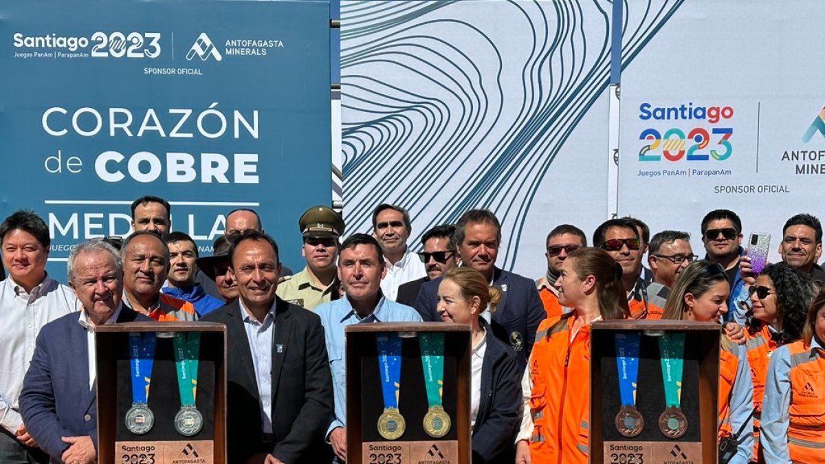 Organizadores y empresarios en el lanzamiento en Antofagasta.