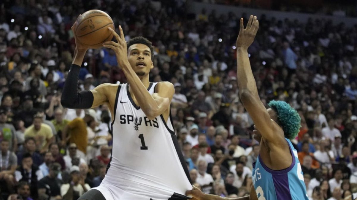 Victor Wembanyama jugará con Spurs ante Mavericks en el inicio.