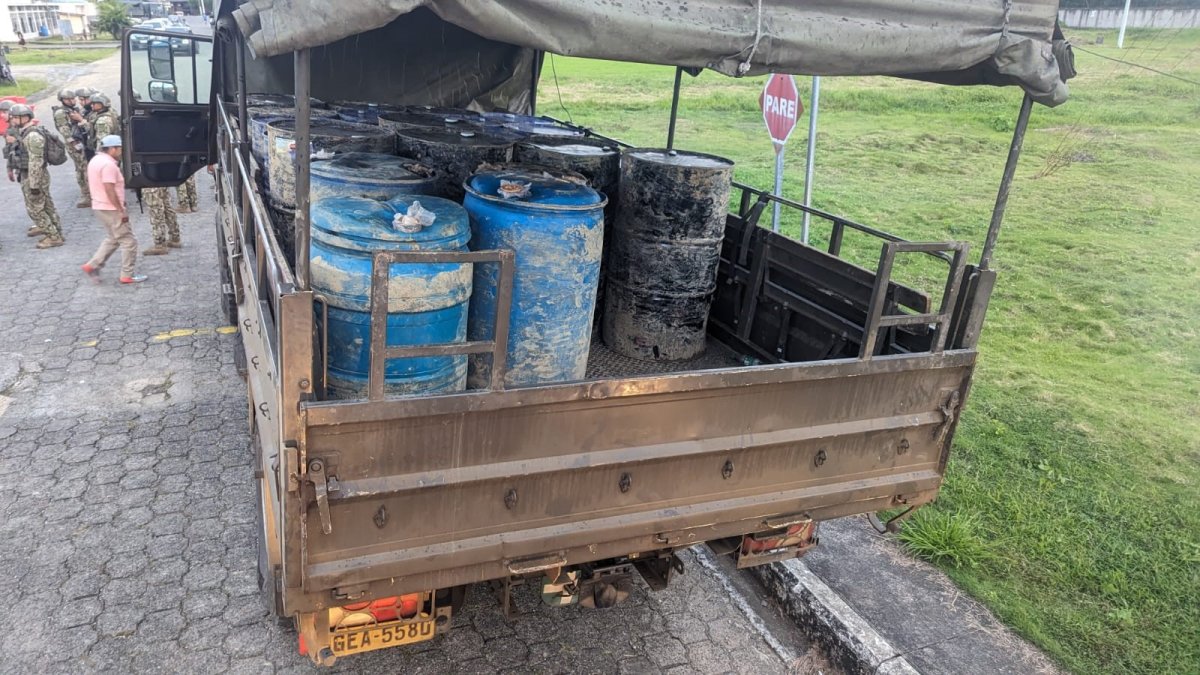 Operación. Miembros de la Brigada de Infantería de Marina de San Lorenzo encontraron el material en un camión.