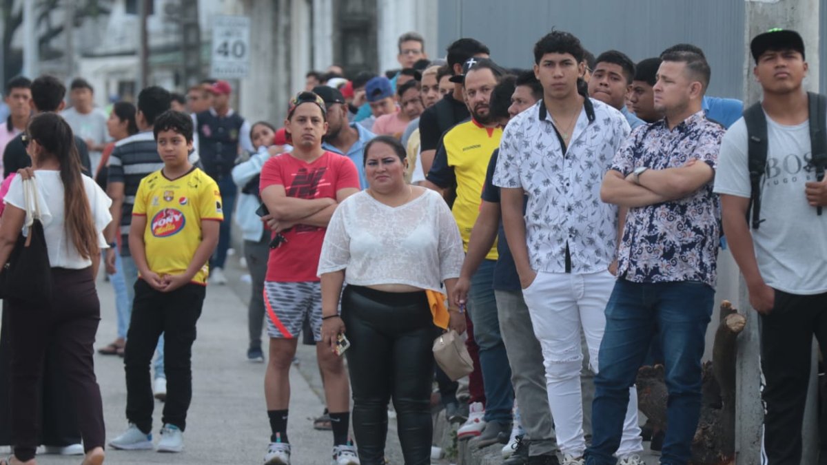 Exteriores en el colegio Ileana Espinel
