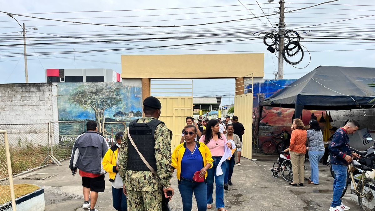 Miembros de las Fuerzas Armadas y la Policía Nacional están presentes en las JRV.
