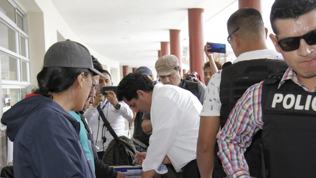 El candidato a la presidencia de la República Xavier Hervas votó en el Colegio San Gabriel