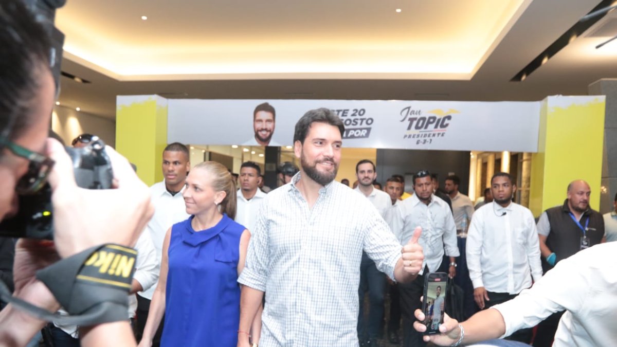 El candidato a la Presidencia Jan Topic intervino en el Centro de Convenciones de Guayaquil.