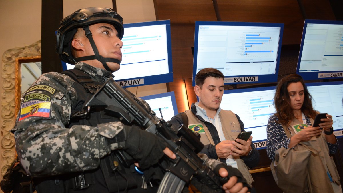 Centro de mando unificado del CNE donde se dan los resultados de las elecciones anticipadas 2023.