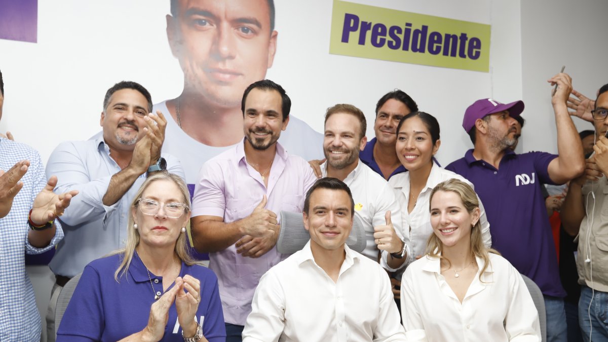 Lavinia con su suegra Annabella y su esposo, Daniel Noboa.