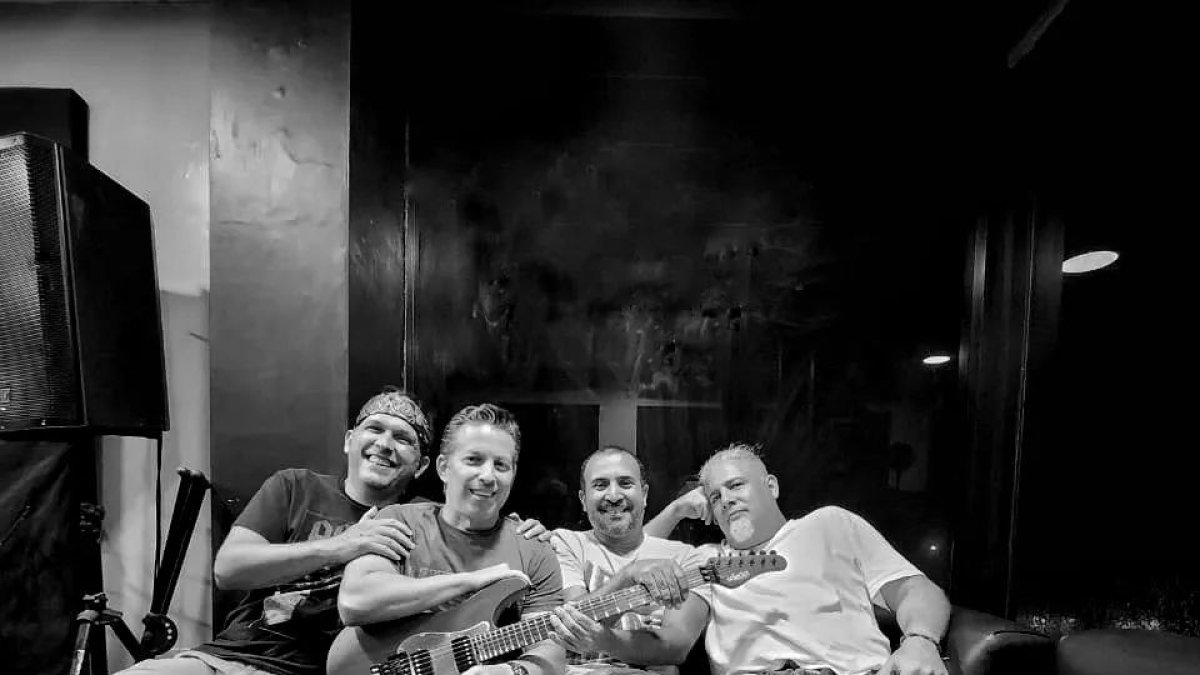 El grupo musical está integrado por Jorge Wagner, Douglas León, Aníbal Burgos,y Ernesto Álvarez