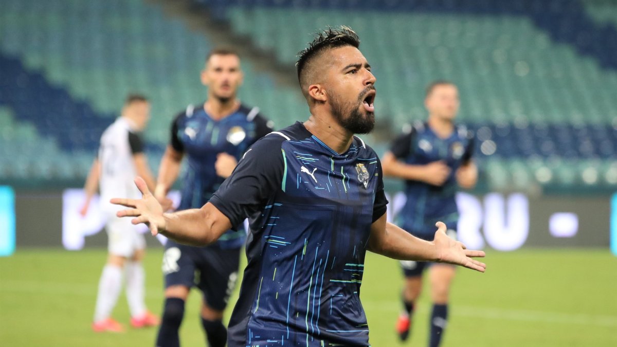 El guayaquileño de 38 años es actualmente capitán y figura en el Sochi de Rusia.