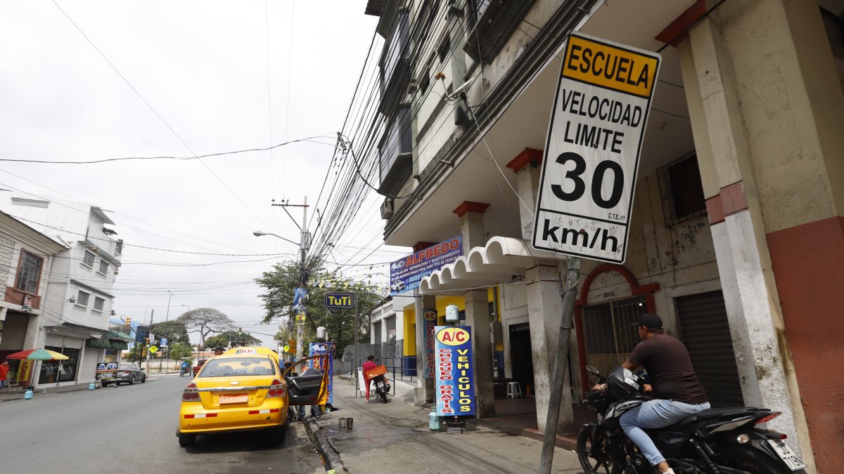 Hecho. La foto evidencia las contravenciones cometidas.