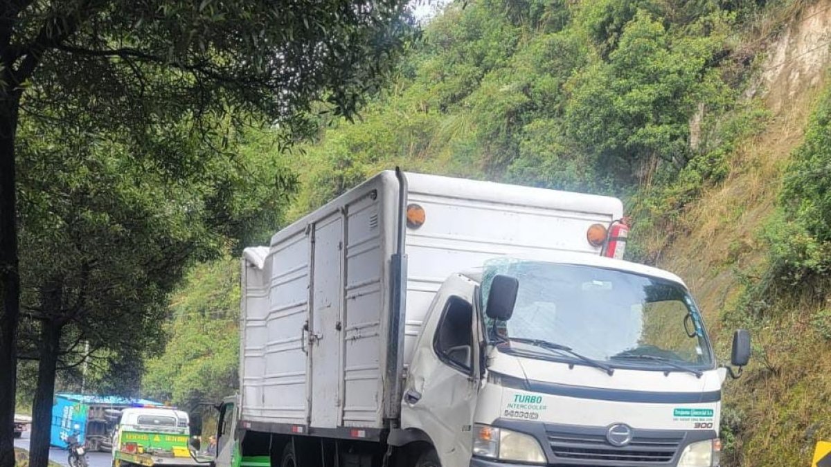 Percances. Accidentes de tránsito complicaron la movilidad en el primer día de clases en la capital.