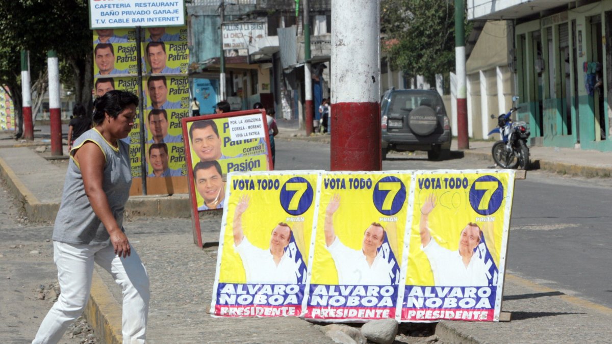 En noviembre del 2006, los candidatos presidenciales Rafael Correa y Álvaro Noboa se enfrentaron en la segunda vuelta electoral.