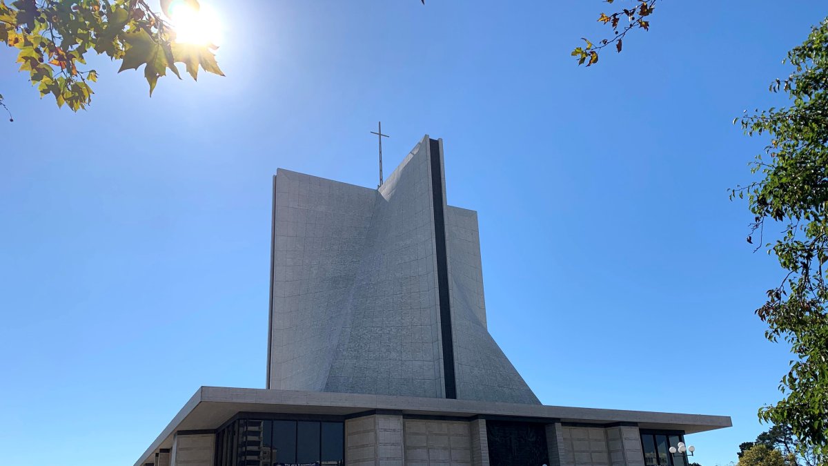 Fotografía de archivo que muestra el exterior de la catedral Santa María de la Asunción en San Francisco, California