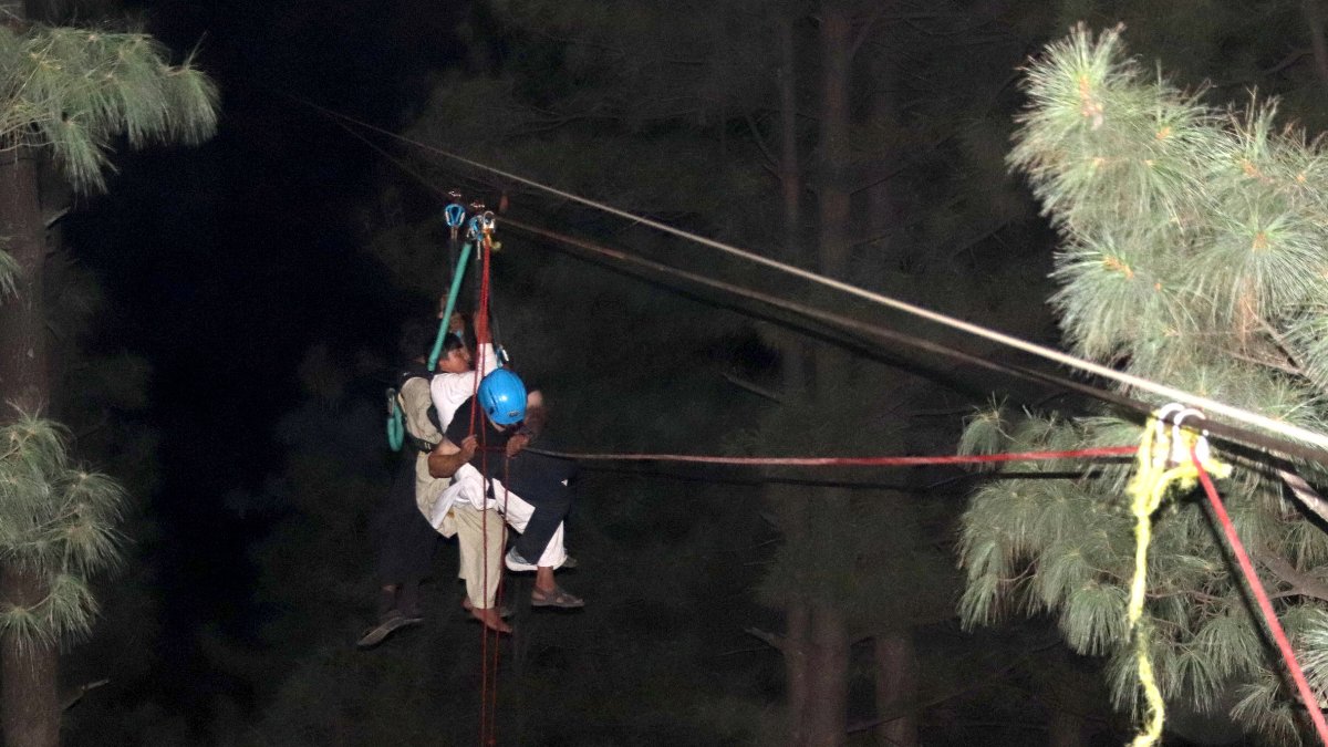 Las autoridades de Pakistán completaron con éxito este martes 22 de agosto de 2023  el rescate de las ocho personas,  que permanecieron más de 12 horas atrapadas en un telecabina.