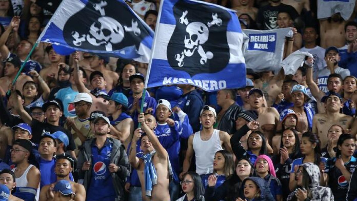 La hinchada de Millonarios es de las más numerosas de Colombia.