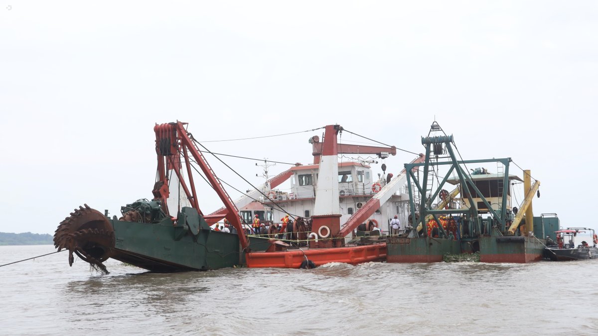 El daño de uno de los tres motores de la draga, según el consocio, paralizó la obra.