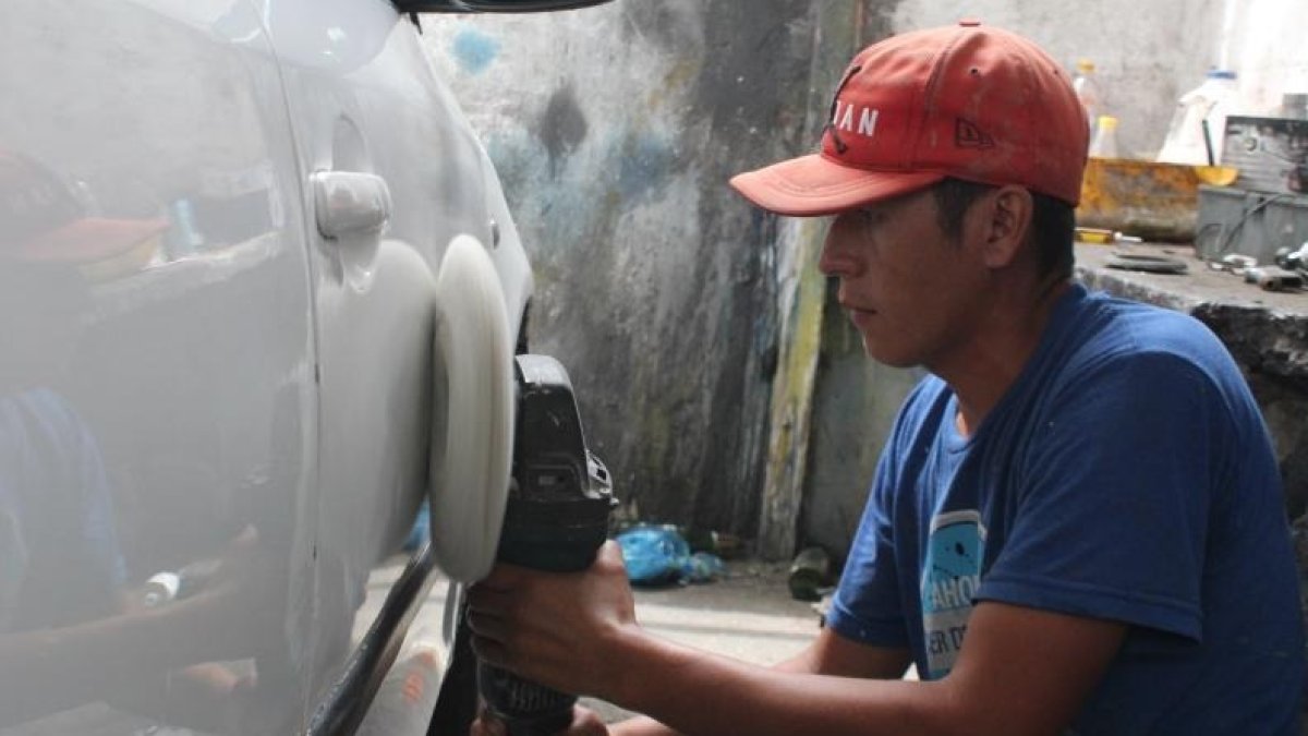 Cuando la pintura del carro ha sido afectada por el paso del tiempo se recomienda aplicar pulimento.