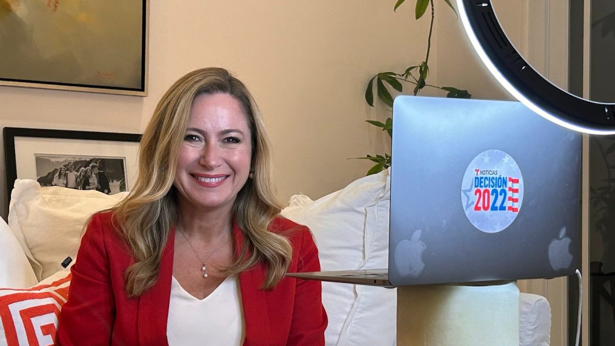 Debbie Mucarsel-Powell llegó a los EE. UU. desde Ecuador a una edad temprana con su madre.