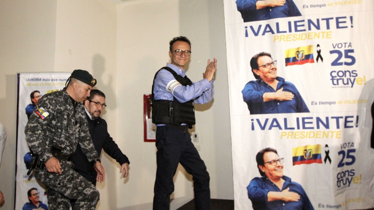 Decisión. El candidato de Construye, Christian Zurita, anunció las acciones pos electorales.