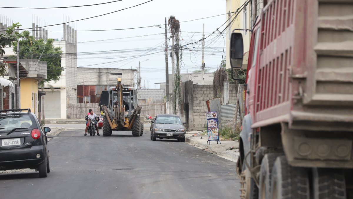 Asfaltado. Tres bloques de la cooperativa 5 de Junio fueron asfaltados.