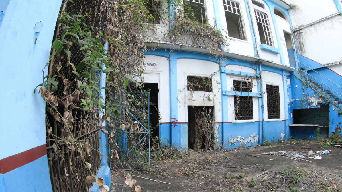 EXPRESO ha documentado durante años el deterioro, la insalubridad y el abandono del inmueble patrimonial.