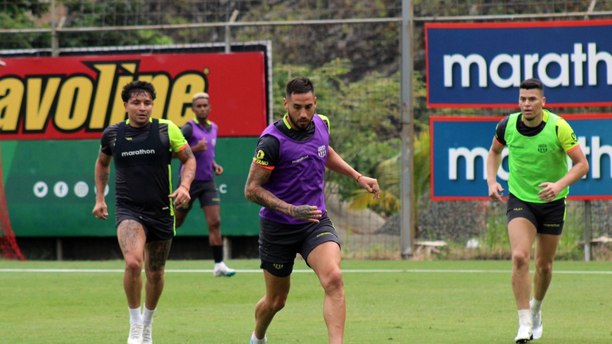 Barcelona ha enfocado sus últimas prácticas en la tenencia y control de balón.