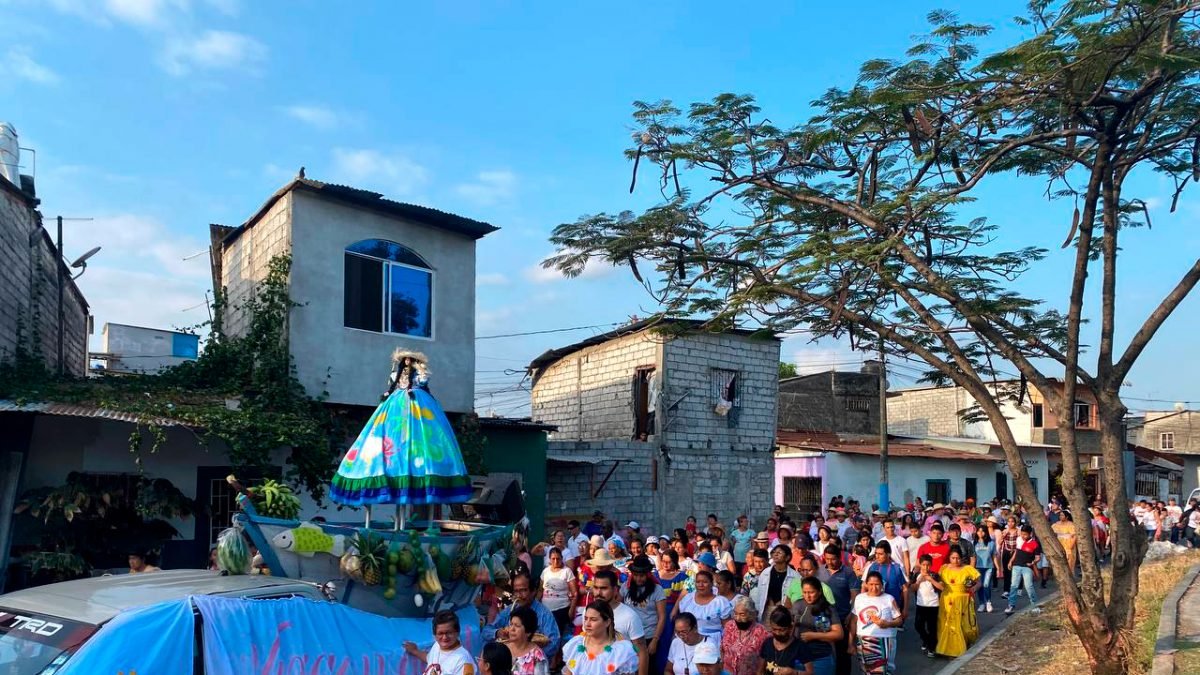 Procesión. En foto de archivo, la imagen recorre un sector del suburbio.