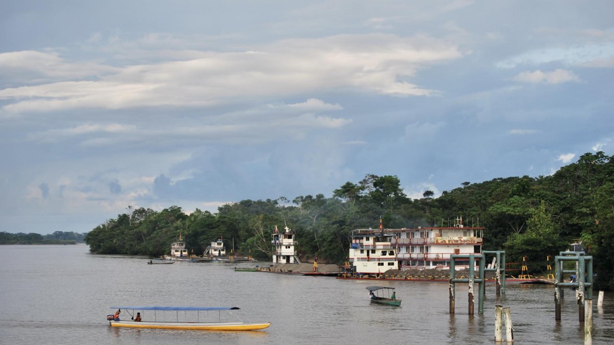Vista del puerto fluvial de ingreso al Bloque 43-ITT, el 20 de junio de 2023 en el Parque Nacional Yasuní (Ecuador).