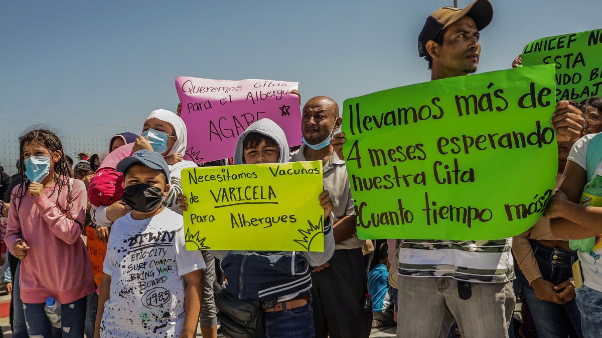Migrantes varados en la frontera norte de México denuncian la falta de vacunas contra la varicela en medio del creciente flujo migratorio