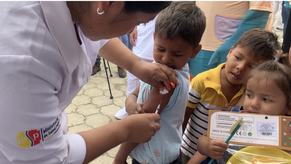 Un menor recibe una dosis como parte de la campaña nacional de vacunación infantil contra la poliomielitis, sarampión y rubeola, en junio de 2023.