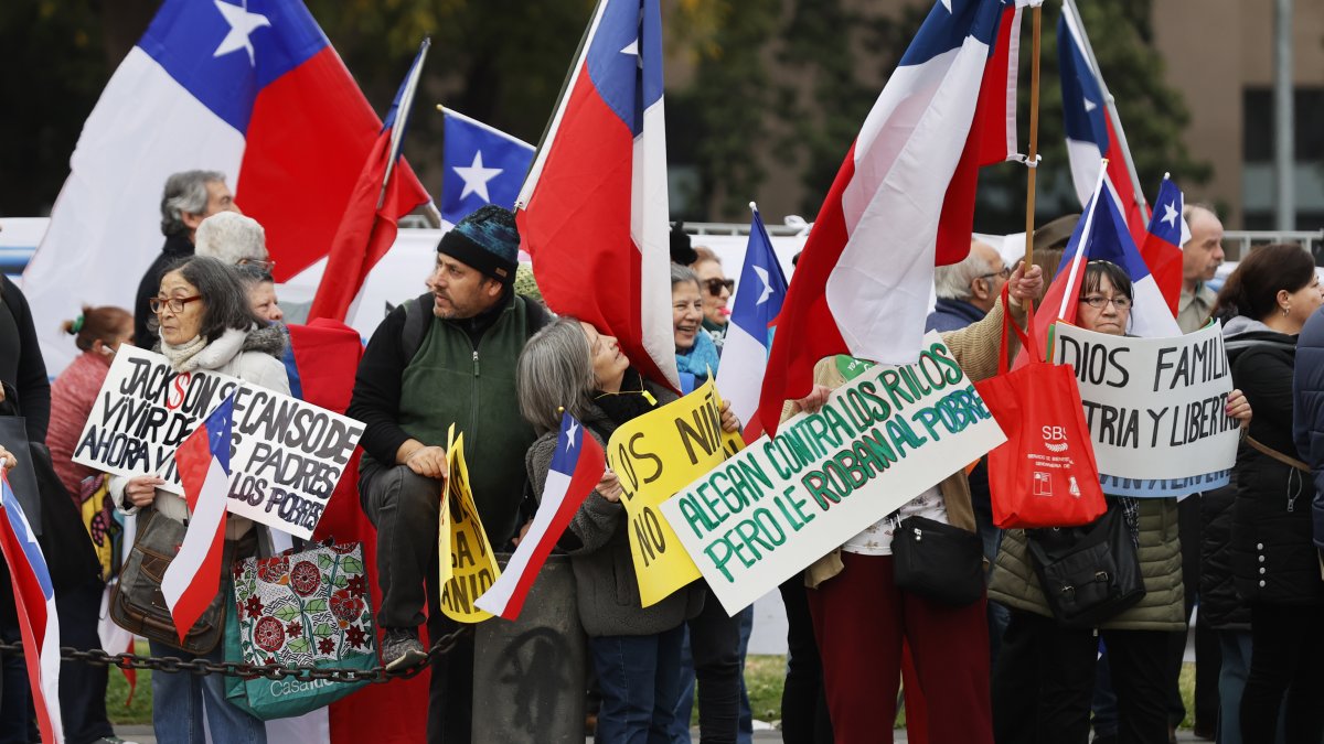 No solo los maestros reclamn a Boric, sino de otros sectores piden mejoras