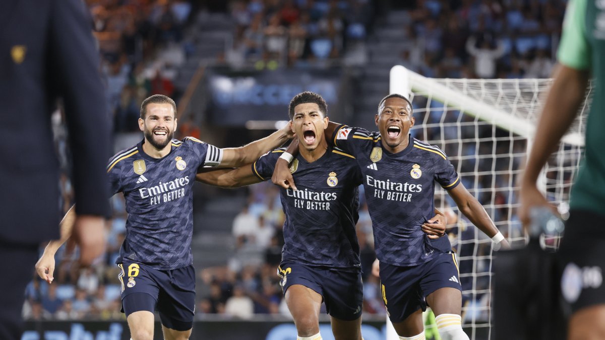 Bellingham celebró la anotación con sus compañeros.