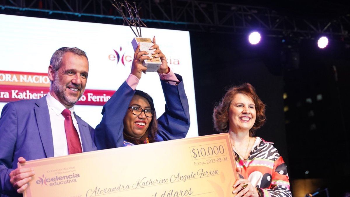 La maestra ecuatoriana Alexandra Angulo fue la ganadora del concurso de Fidal.