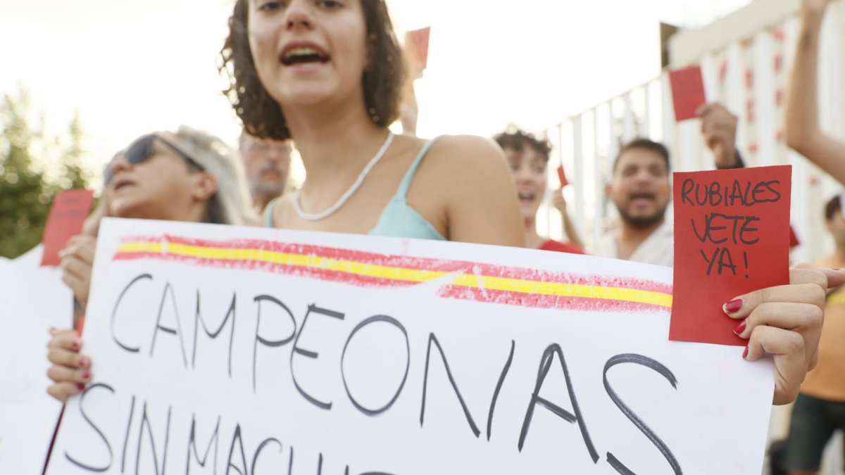 Manifestación feminista para pedir la destitución de Luis Rubiales.