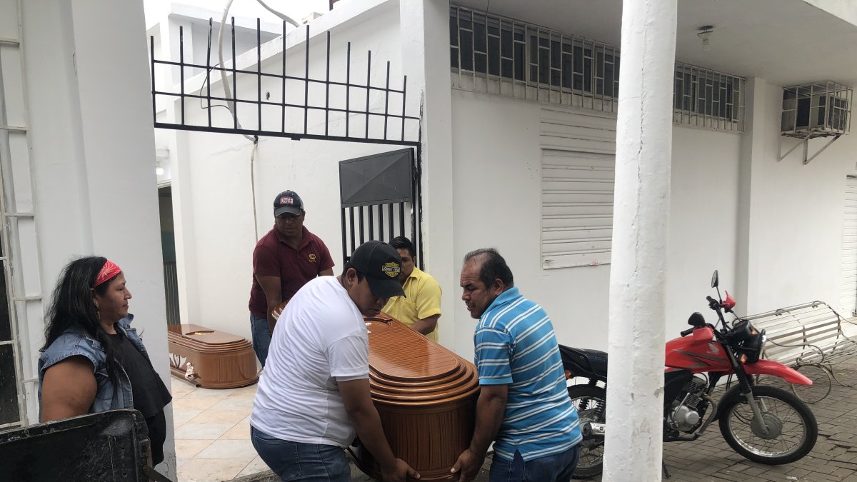 Los familiares de los hermanos fallecidos retiraron los cuerpos para el velatorio.