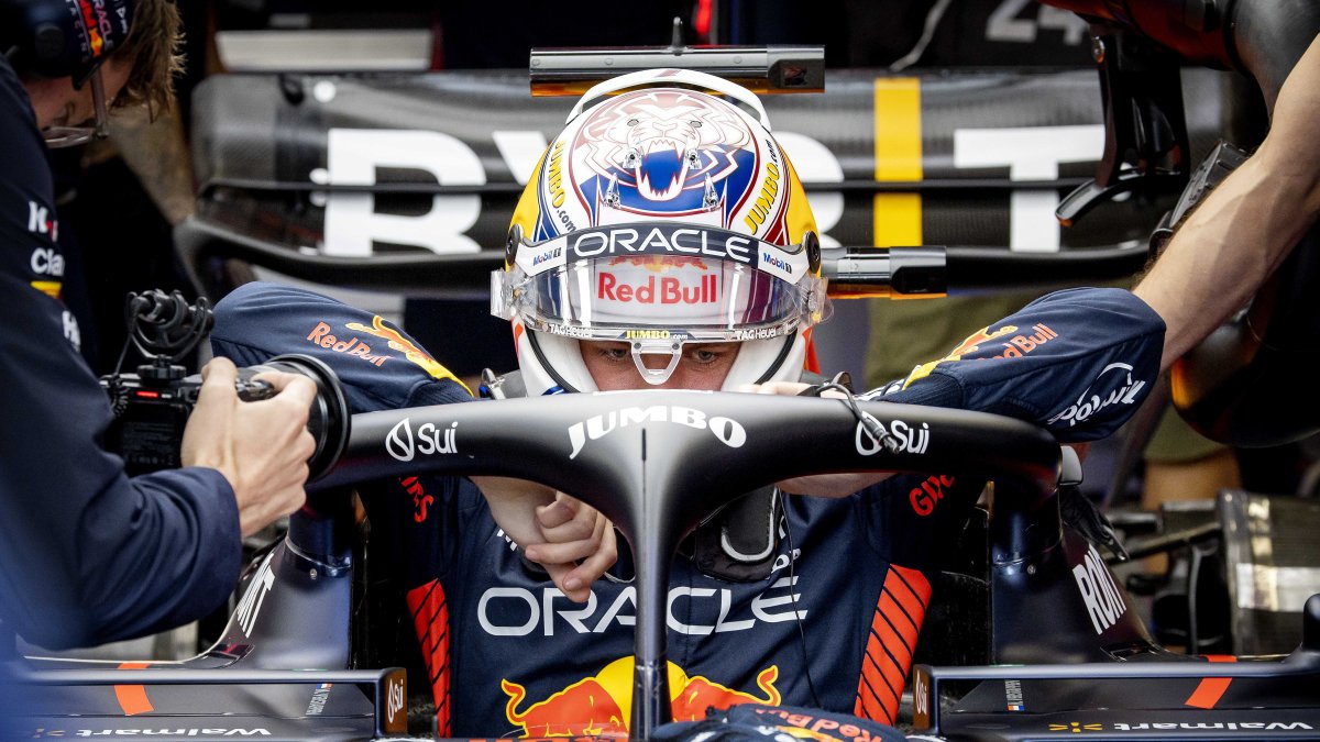 El holandés Max Verstappen (Red Bull Racing) durante la tercera práctica libre previa al Gran Premio de F1 de los Países Bajos en el circuito Zandvoort.
