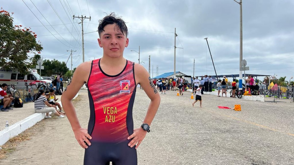 El triatleta David Vega se adjudicó la medalla de oro.